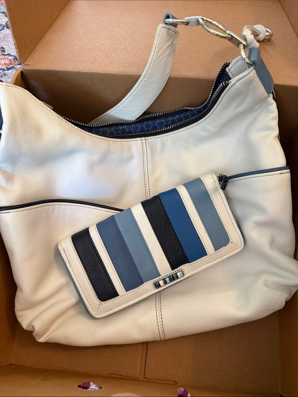 EUC Brighton white Cabana LUMINA purse with dust cover and original box - Picture 11 of 14